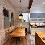 Chic Renovation Of Medieval Monastery Apartman Montpellier